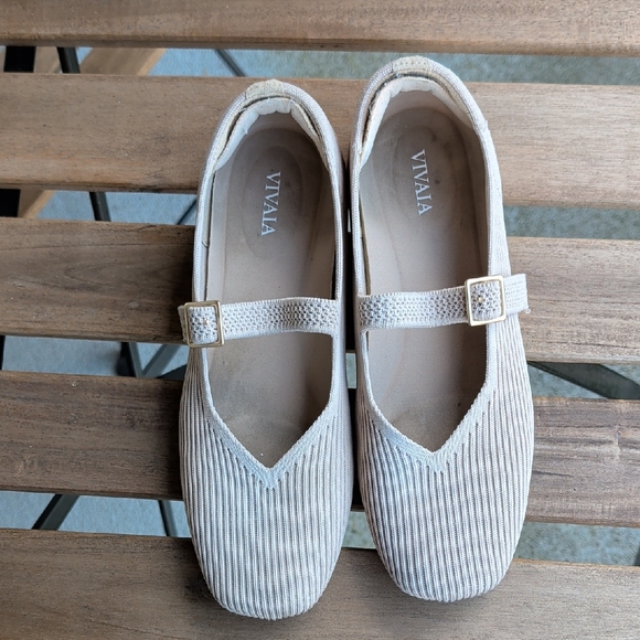 Vivaia Shoes - Vivaya Women's Beige Corduroy Flats